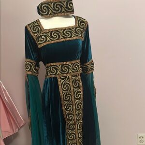 VELVET GREEN MAXI LONG SLEEVE DRESS